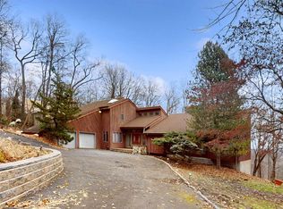 821 Shadow Ridge Rd, Franklin Lakes, NJ 07417