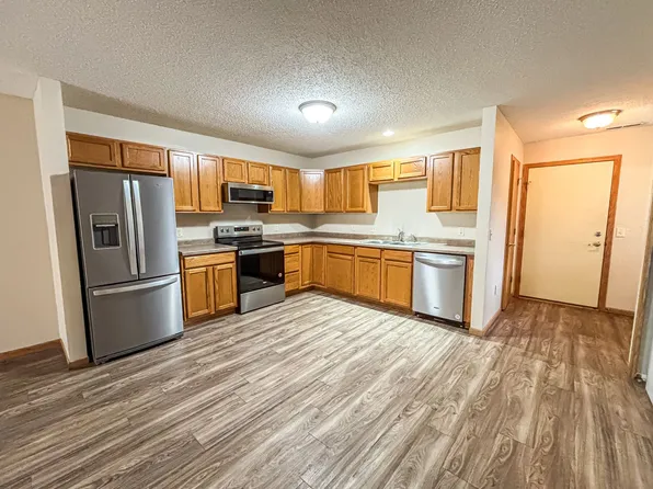 1627 Gunston Dr APT D, New Richmond, WI 54017