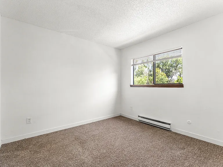 South Street Apartments — Photo 32