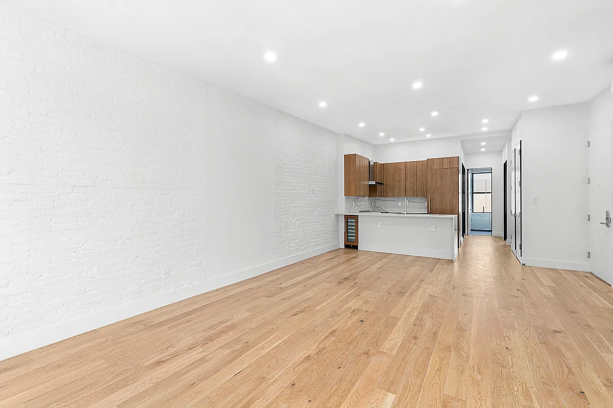 Building Photo - 166 1st Ave #3