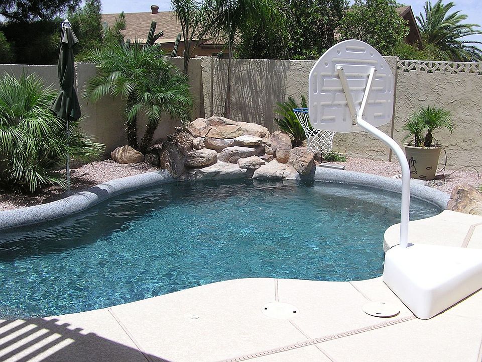 Back Yard Swimming Pool