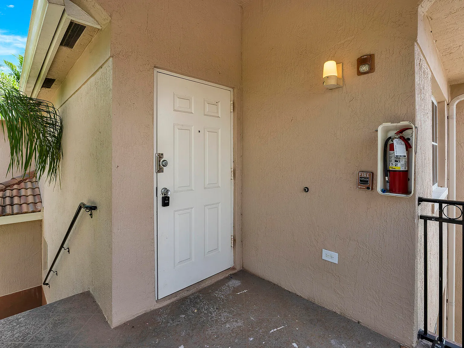 3 bed, 2.0 bath, 1176 sqft, $2,250 — Photo 4