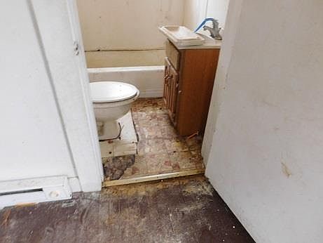 4th image of 725 Jefferson St