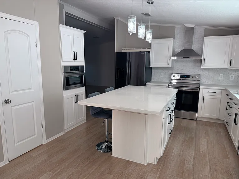 4539 Rose Ln — Photo 2