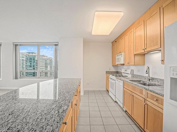 4th image of 33 W Ontario St APT 19G