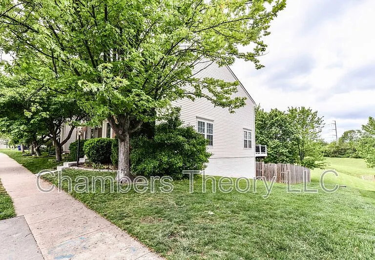 235 Shirley Sq SE — Photo 38