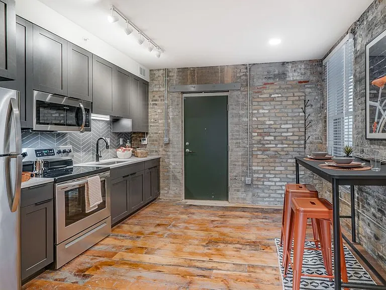 Commission House — Photo 11
