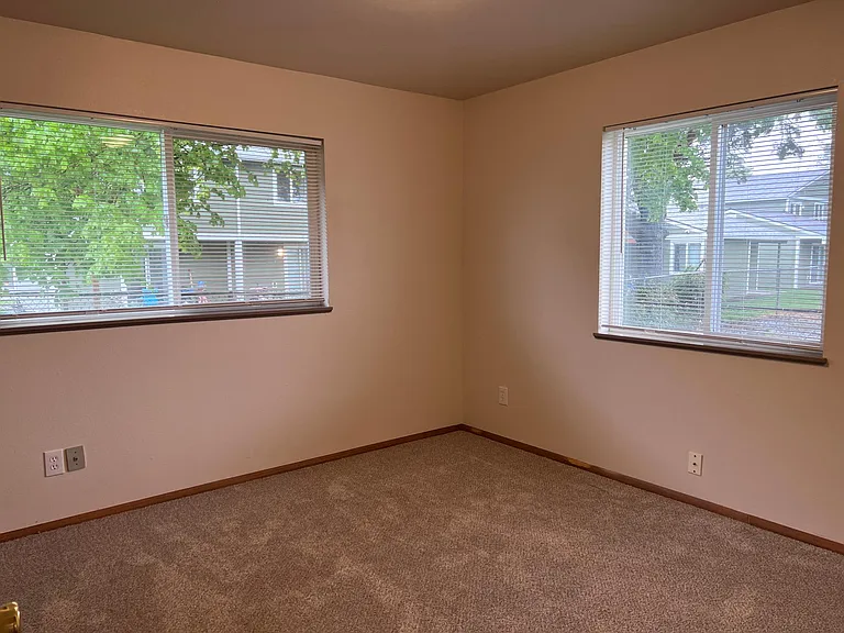 405 Pine Ave #2 — Photo 7