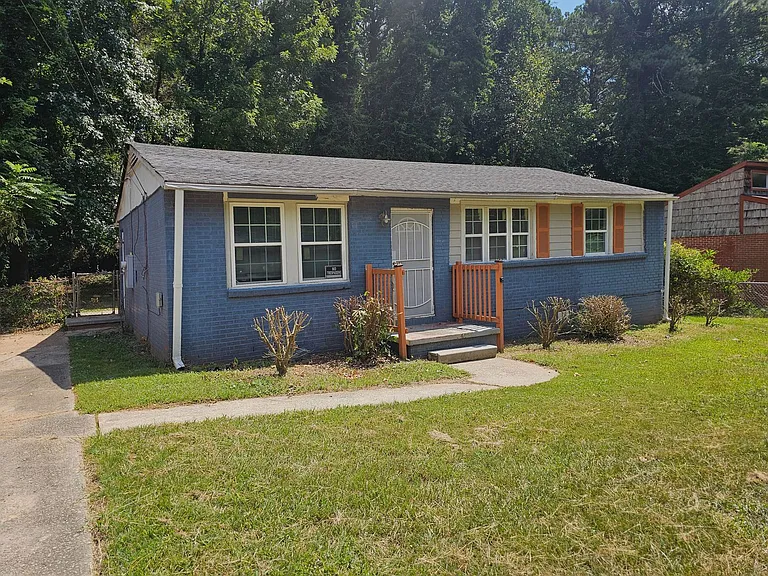 382 Cologne Dr SE — Photo 2