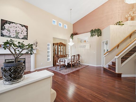 3rd image of 30 Linden Ct