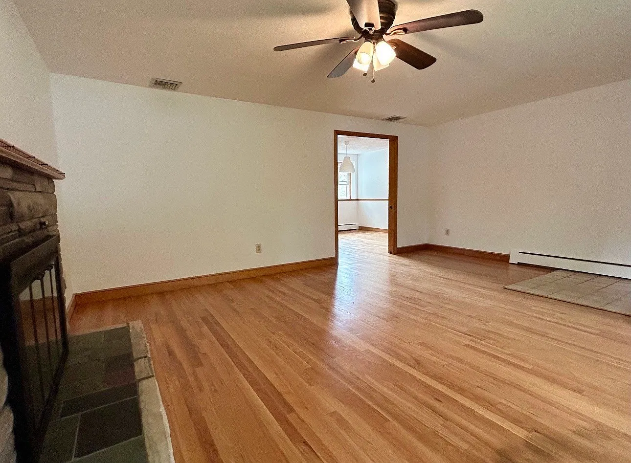 4 bed, 2.0 bath, 1964 sqft, $4,500 — Photo 3
