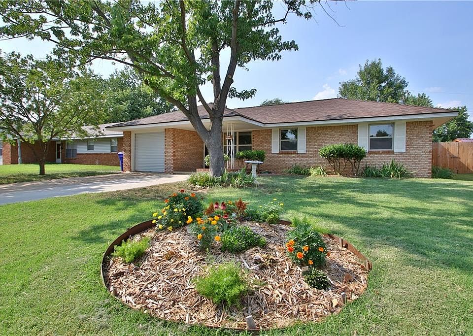 1st image of 319 Mimosa Dr