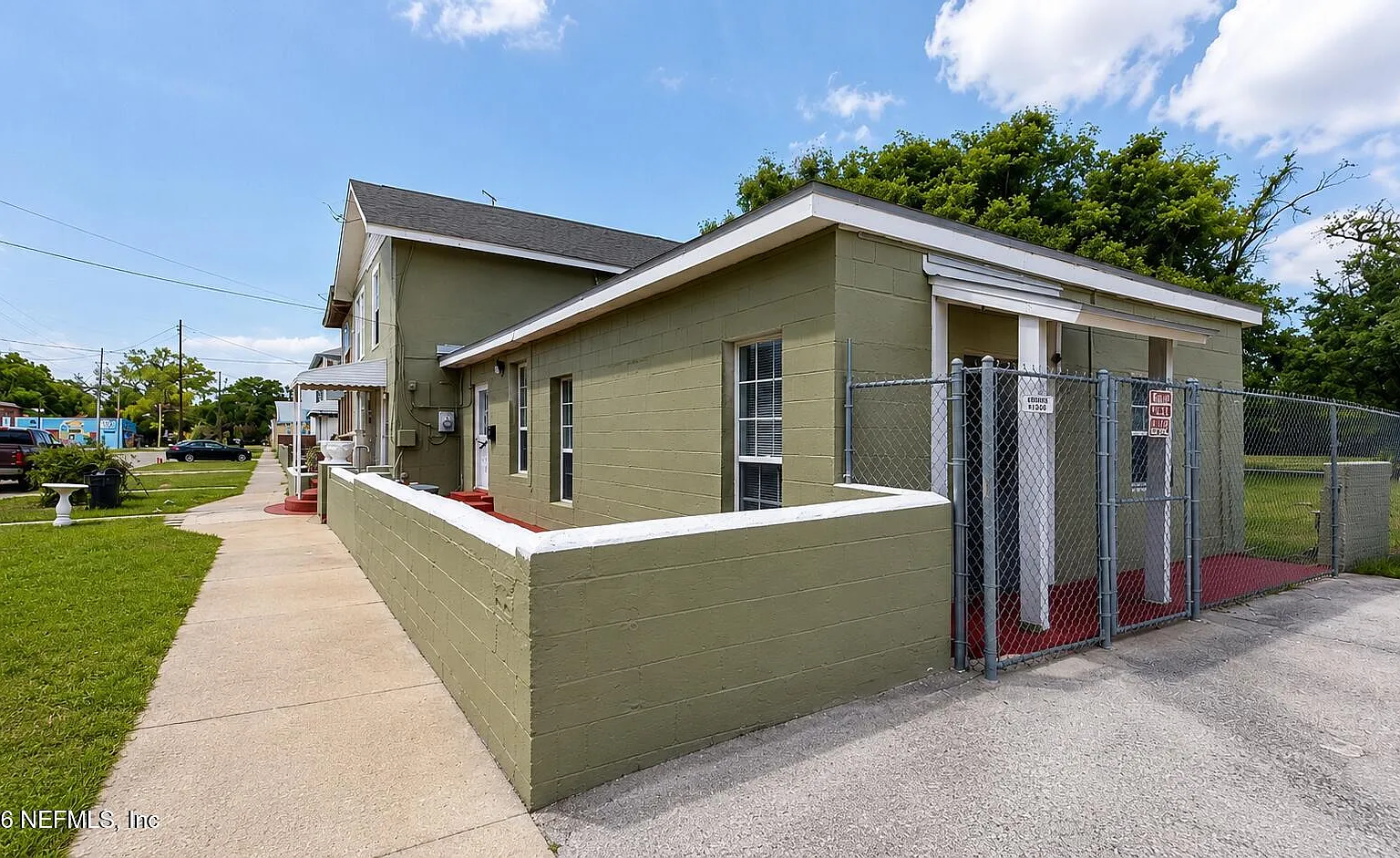2 bed, 1.0 bath, 800 sqft, $1,100 — Photo 2