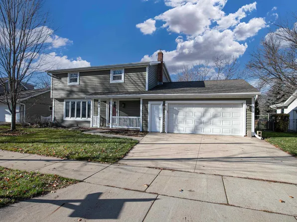 432 Jerelyn Ct, Combined Locks, WI 54113