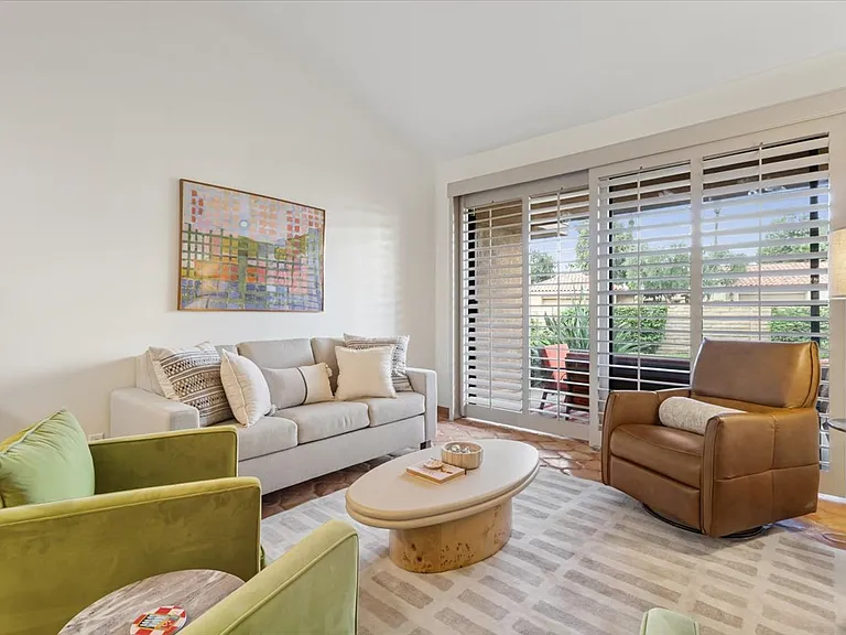 44 Malaga Dr — Photo 17