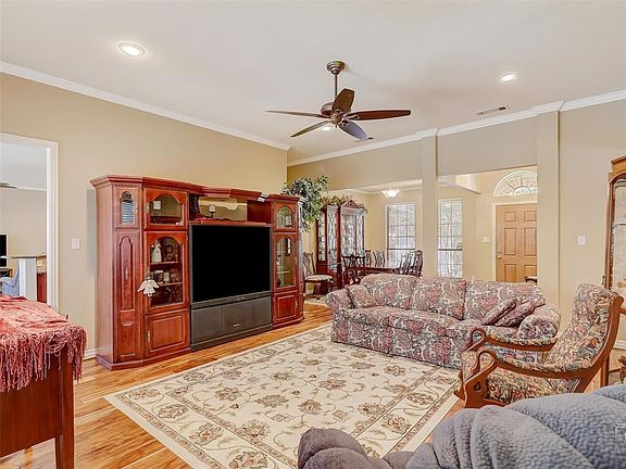 5th image of 3313 Sir Stewart Cir