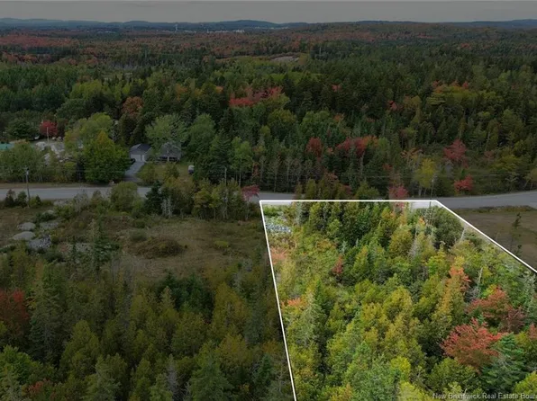 208 French Village Rd, Quispamsis, NB E2S 2V9