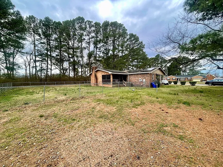 1341 Devonshire Ct — Photo 16