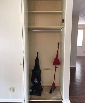 4th image of 4206 Parkwood Dr
