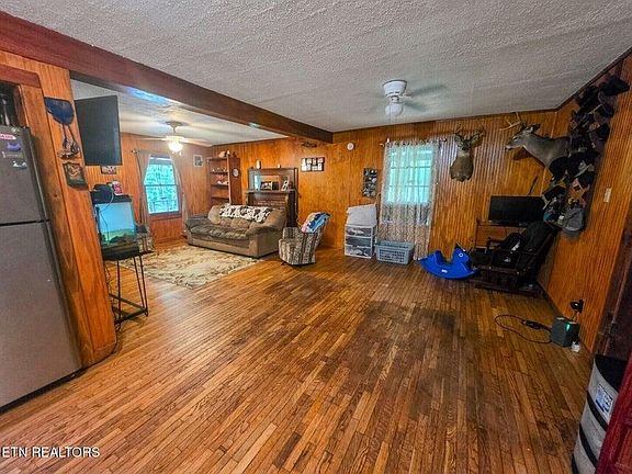 3rd image of 301 Joe Barnett Rd
