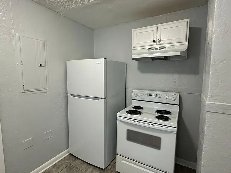 1359 W 20th St — Photo 5
