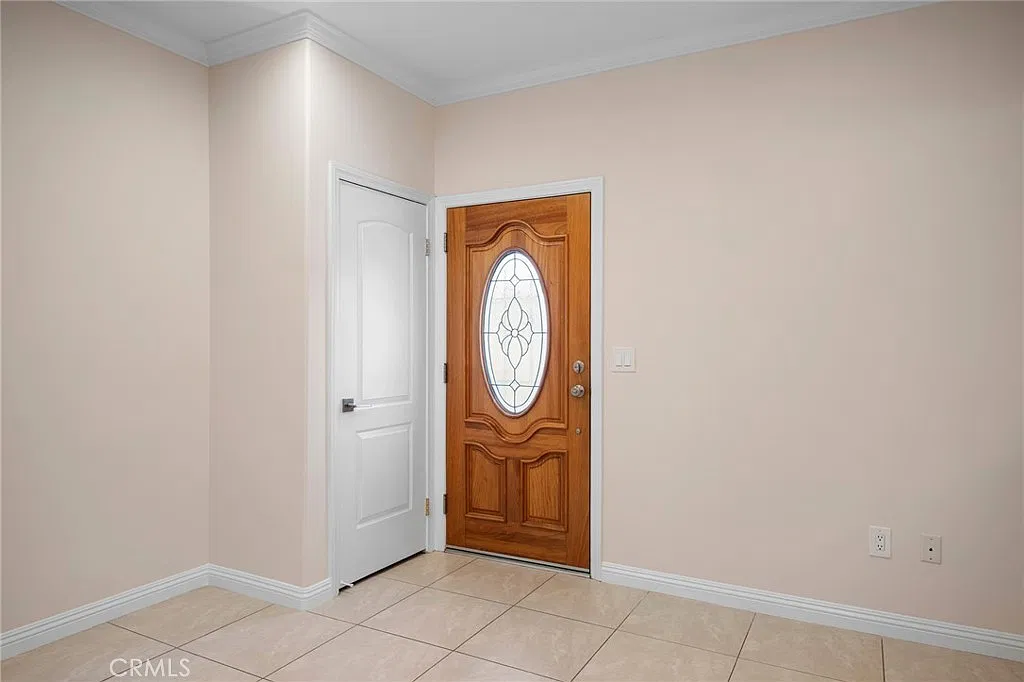 3 bed, 2.5 bath, 1360 sqft, $3,250 — Photo 3