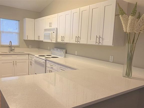 4th image of 3070 Fox Ln