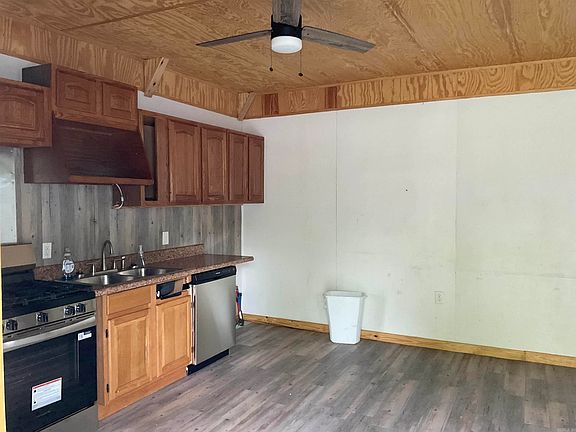 5th image of 669 Fraser St