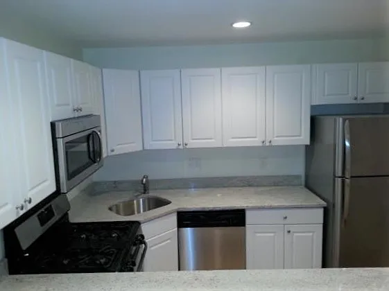 66 Egmont St #4 — Photo 10