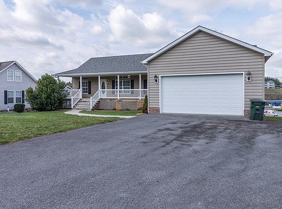 3rd image of 233 Glenrochie Dr