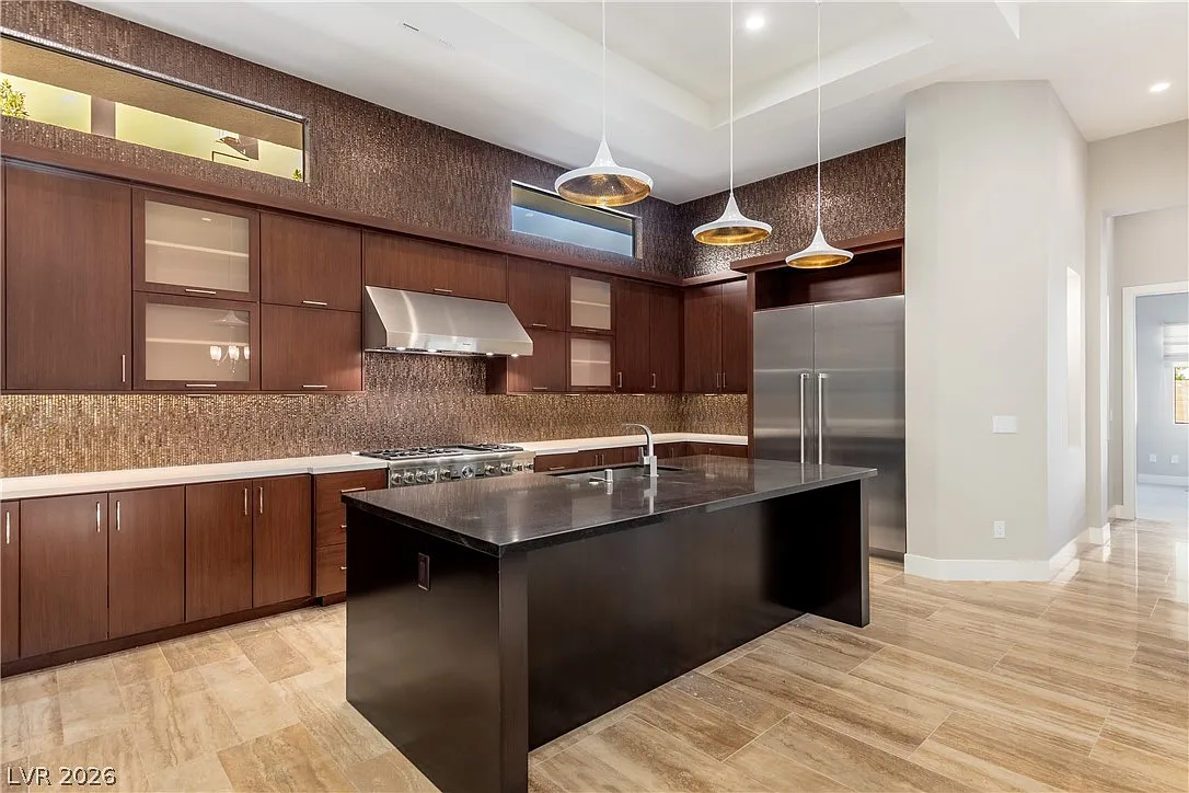 3 bed, 3.5 bath, 3797 sqft, $9,500 — Photo 3