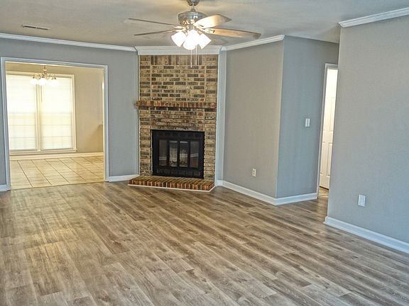5th image of 111 Scarlet Oak Cir