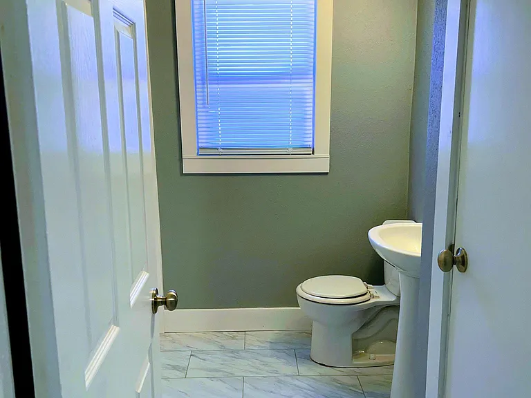 907 Poplar Ave — Photo 13