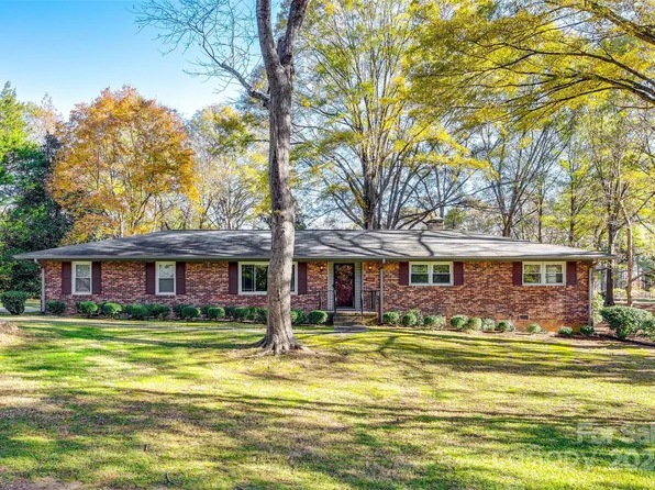 3808 Pine Cove Dr, Gastonia, NC 28056