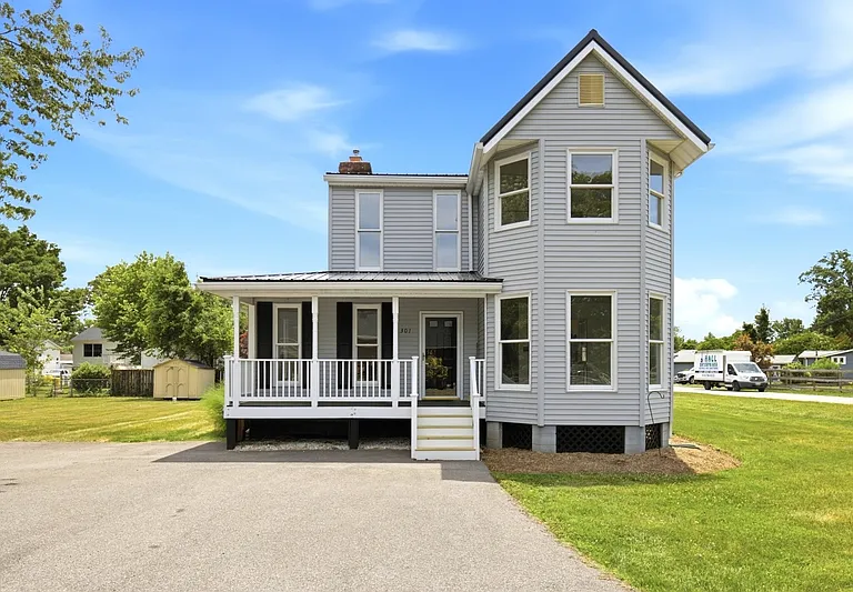 301 Kenmore Ave — Photo 1