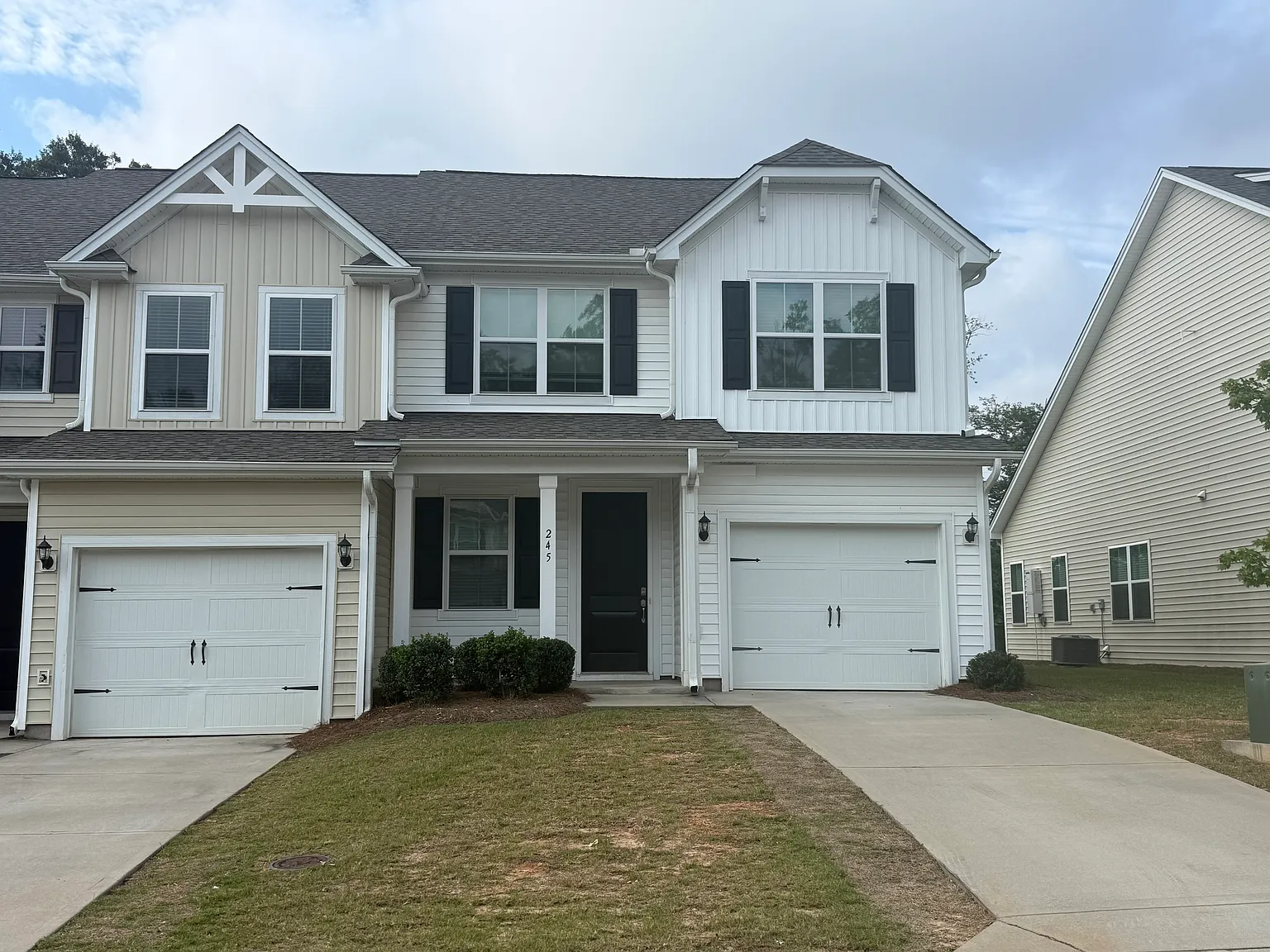 3 bed, 2.5 bath, 1693 sqft, $1,745 — Photo 1