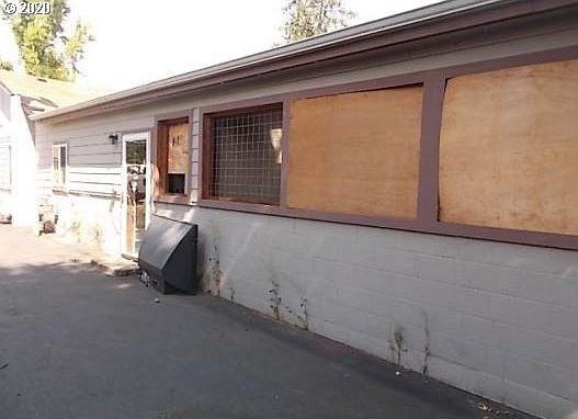 2nd image of 513 NW Savage St