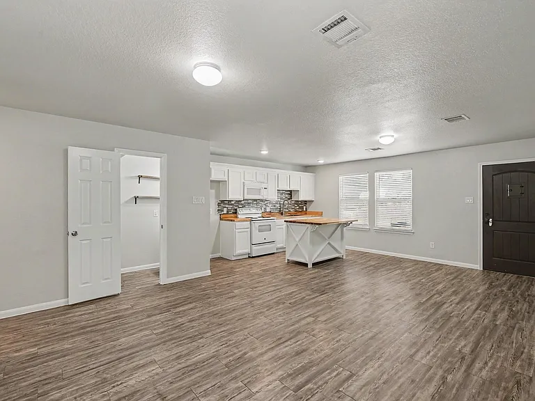16701 E Hammon — Photo 10