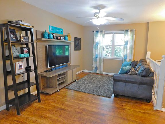 3rd image of 277 Marion Dr
