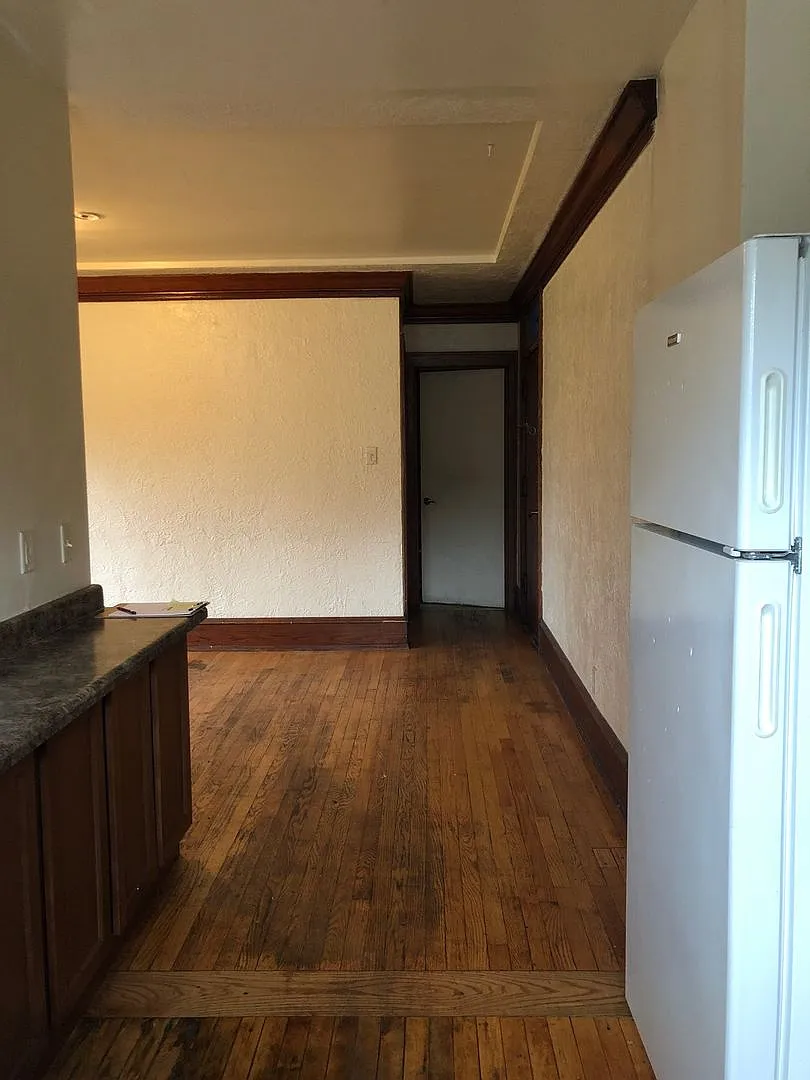 816 W. Greenfield Ave. - 19 Unit — Photo 4