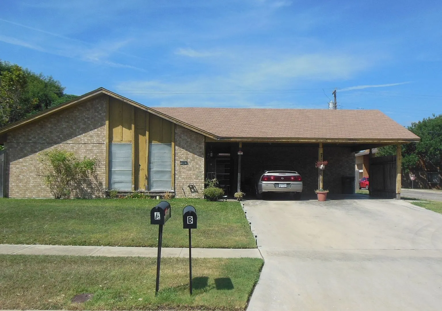 504 Skyline Ave — Photo 1
