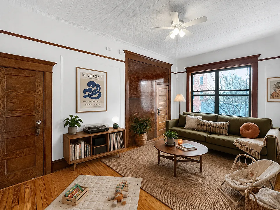 467 16th St #2R