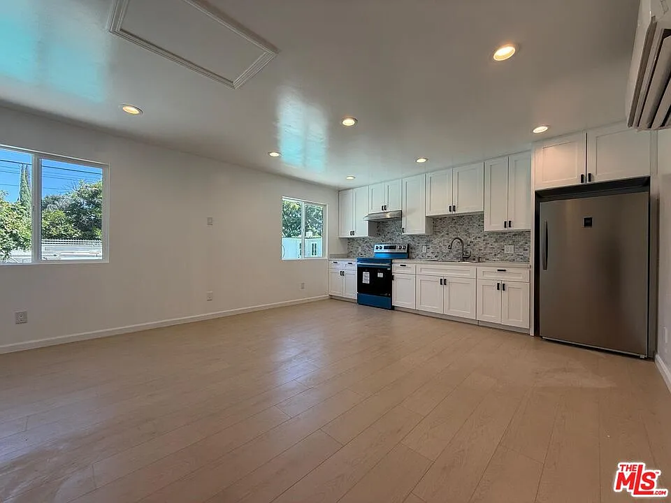 Studio, 1.0 bath, 400 sqft, $1,990 — Photo 2
