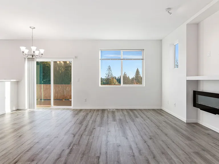 1061 Ebbets Dr SW — Photo 11