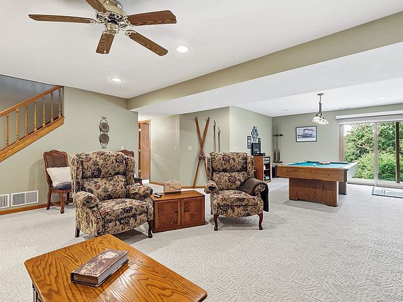4th image of 7 Belden School Ln