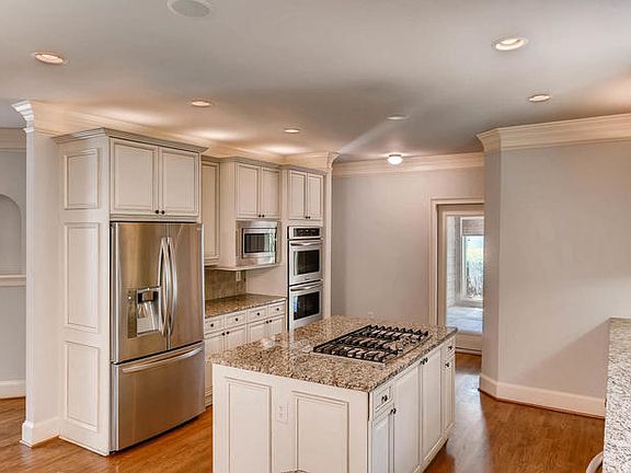 3rd image of 212 Meadow Creek Way