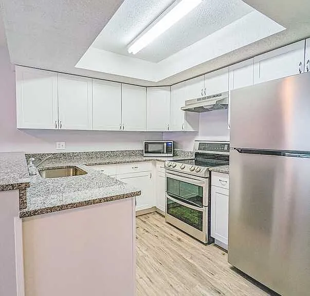 3202 Bloomingdale Villas Ct #3202 — Photo 4