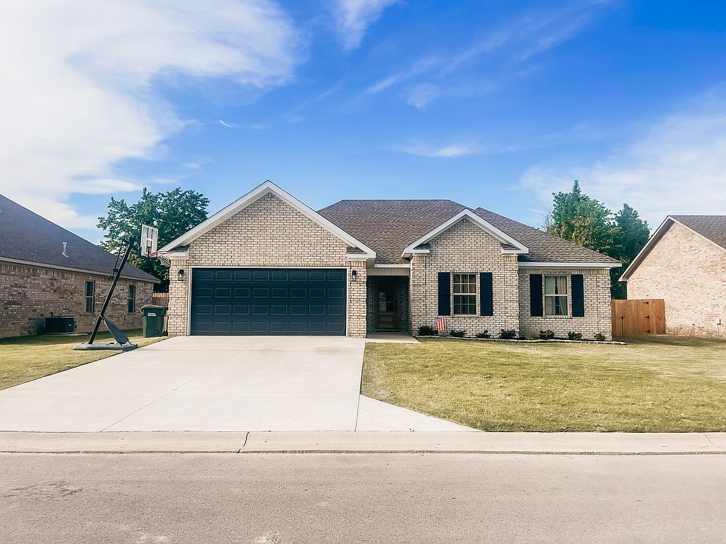 303 Stella Dr - Property Image