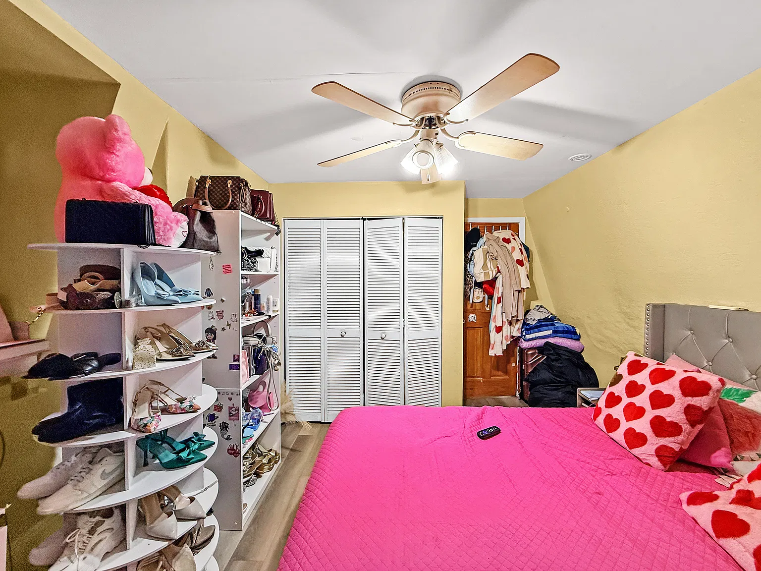 2 bed, 750 sqft, $2,300 — Photo 4
