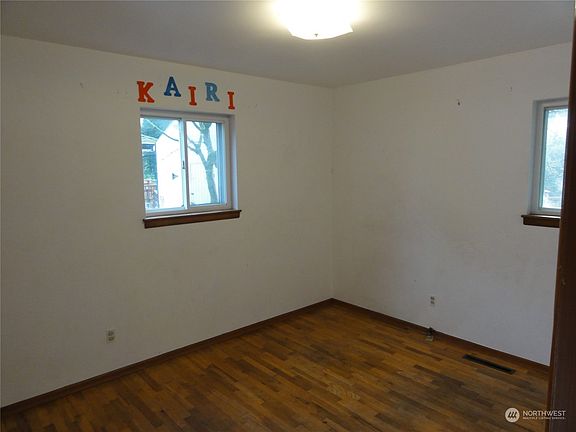 5th image of 10402 Montrose Avenue SW